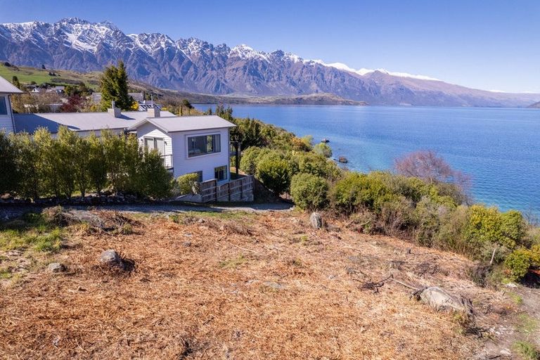 Photo of property in 64 Cedar Drive, Kelvin Heights, Queenstown, 9300