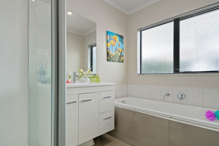 Photo of property in 9 Tapu Road, Huapai, Kumeu, 0810