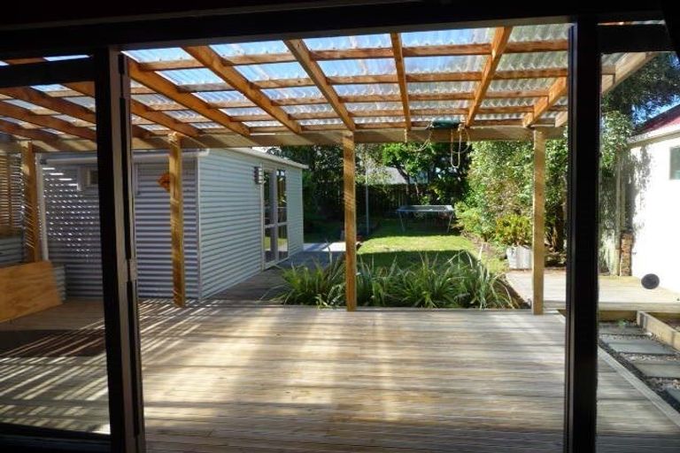 Photo of property in 14 Te Wharepouri Street, Berhampore, Wellington, 6023