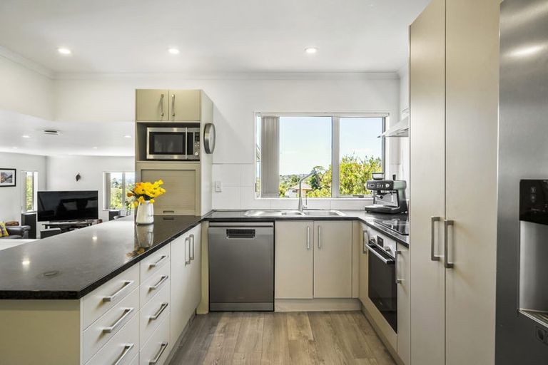 Photo of property in 60a Topliss Drive, Northcross, Auckland, 0632