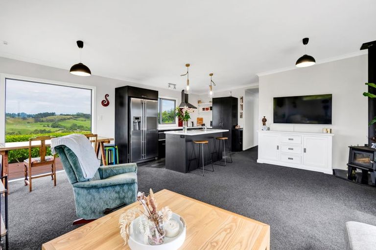 Photo of property in 281 Upland Road, Tarurutangi, New Plymouth, 4372