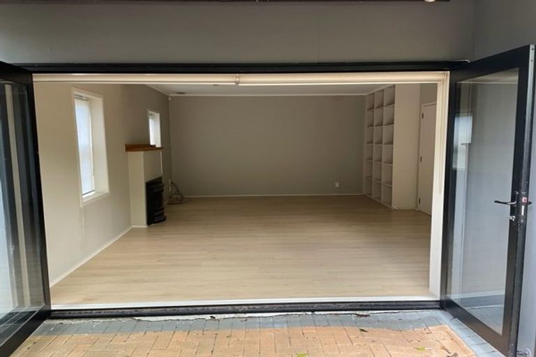 Photo of property in 49a Springfield Road, Morningside, Auckland, 1022