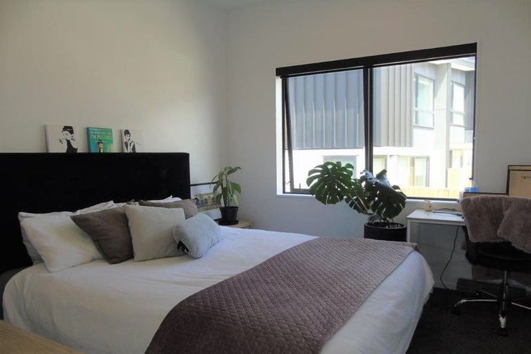 Photo of property in 3/62 Spenmoor Street, Newlands, Wellington, 6037