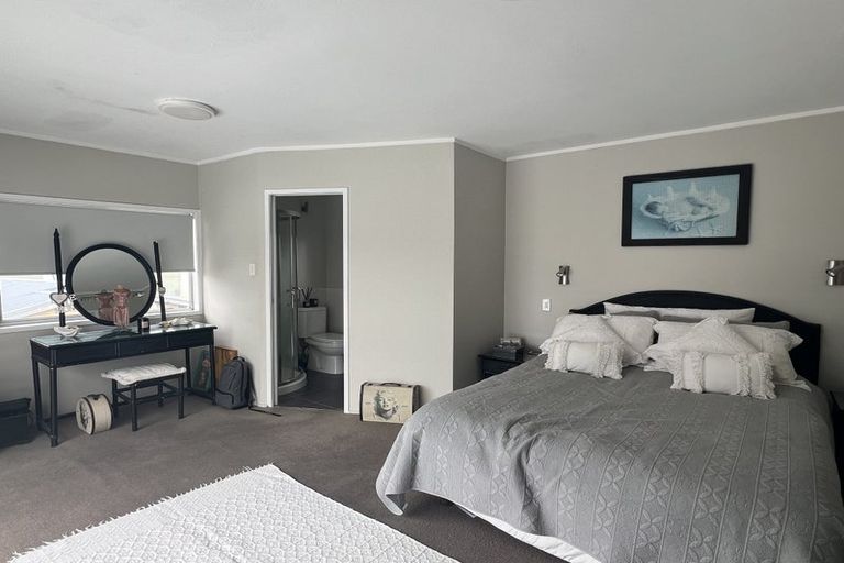 Photo of property in 607 Beach Road, Rothesay Bay, Auckland, 0630