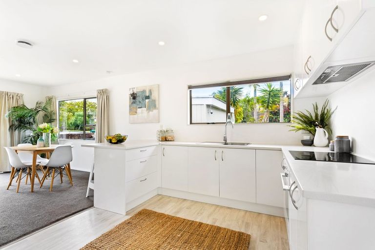 Photo of property in 1/9 Rewarewa Road, Te Atatu Peninsula, Auckland, 0610