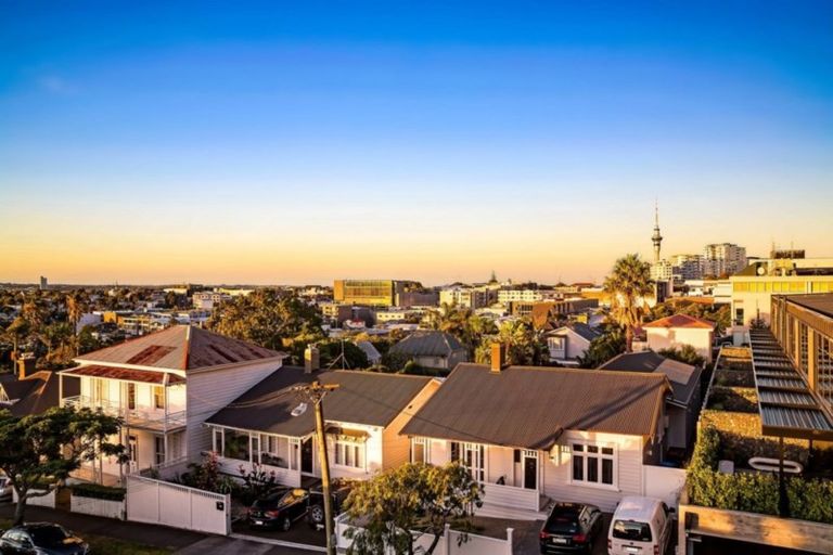 Photo of property in 2c Turakina Street, Merrilands, New Plymouth, 4312