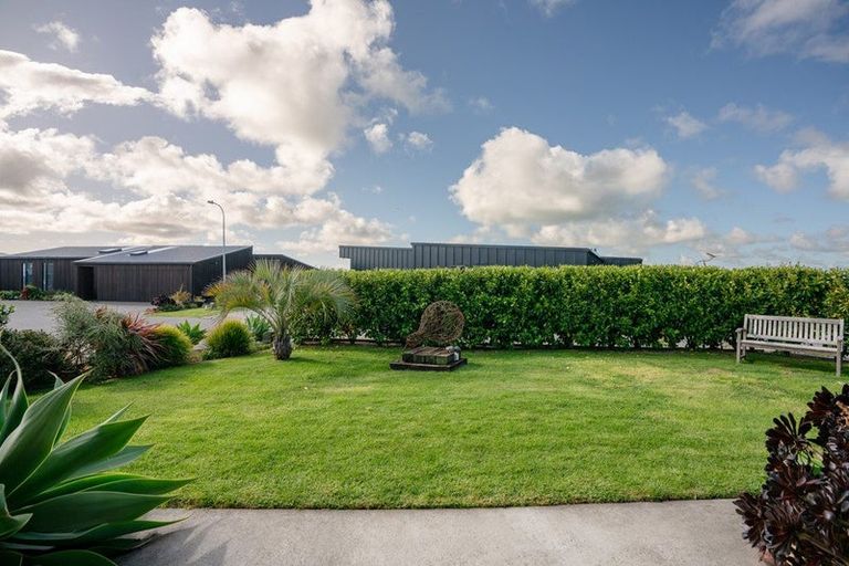 Photo of property in 18 Takahe Drive, Paraparaumu Beach, Paraparaumu, 5032