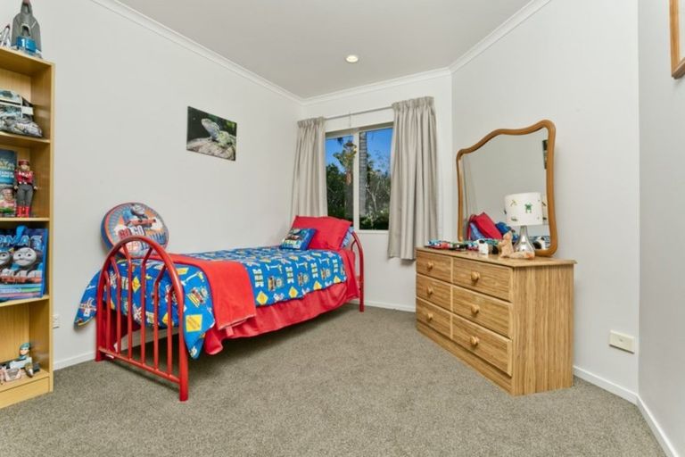 Photo of property in 17 Te Wharau Drive, Greenhithe, Auckland, 0632