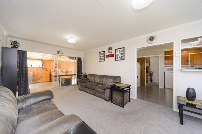 Photo of property in 1 Cohen Place, Milson, Palmerston North, 4414