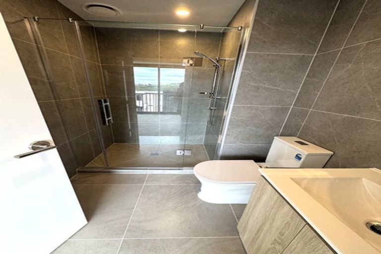 Photo of property in 9/19 Windlass Street, Long Bay, Auckland, 0630