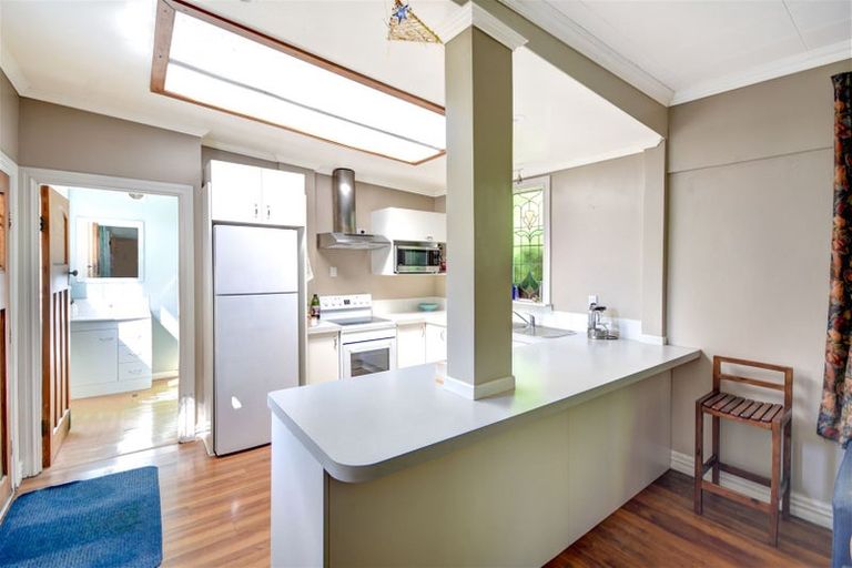 Photo of property in 16 Waikana Street, Broad Bay, Dunedin, 9014