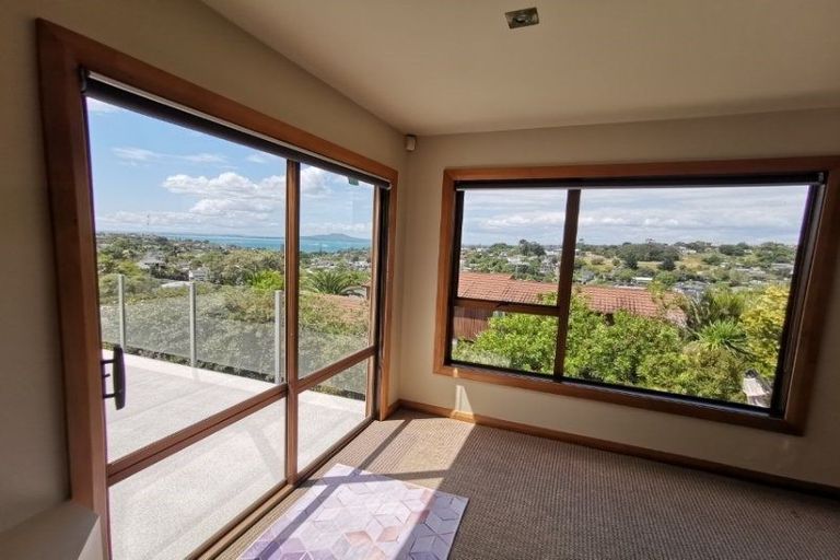 Photo of property in 31 Jellicoe Road, Murrays Bay, Auckland, 0630