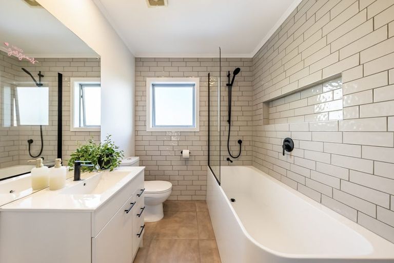 Photo of property in 17 Sumner Terrace, Aotea, Porirua, 5024