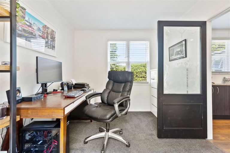 Photo of property in 9 Paewai Road, Glen Eden, Auckland, 0602