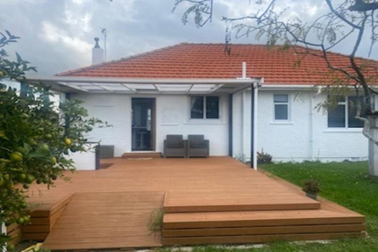 Photo of property in 11 Chilman Street, Strandon, New Plymouth, 4312