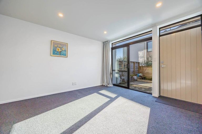 Photo of property in 15/15 Chivalry Road, Glenfield, Auckland, 0629