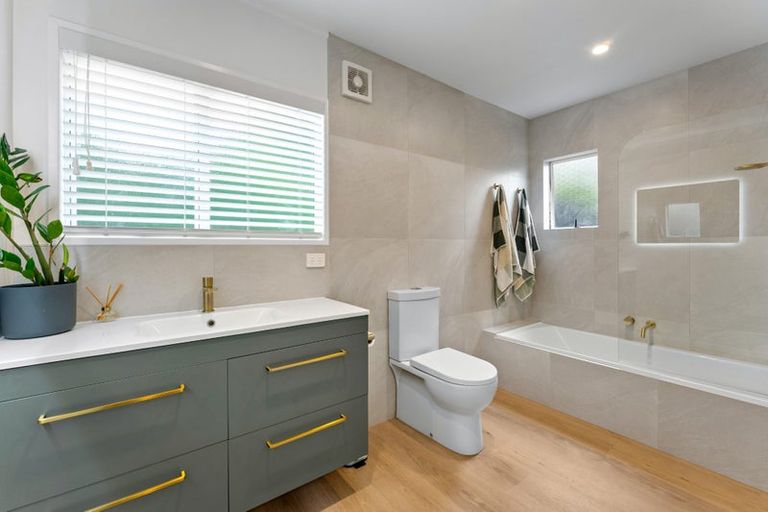 Photo of property in 3/16 Gatman Street, Birkdale, Auckland, 0626