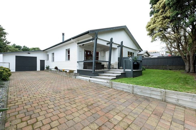 Photo of property in 7 Peace Avenue, Moturoa, New Plymouth, 4310