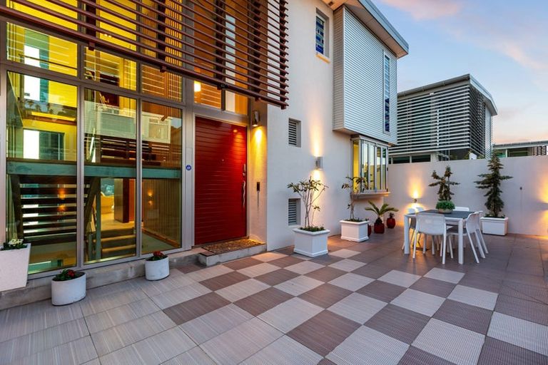 Photo of property in 26 The Crescent, Roseneath, Wellington, 6011