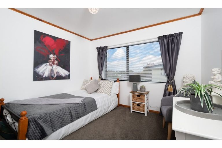 Photo of property in 13 Zefiro Drive, Massey, Auckland, 0614