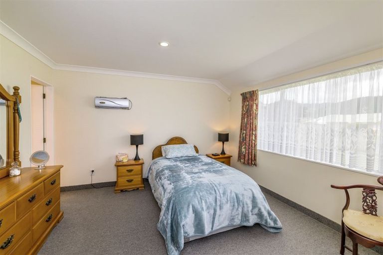 Photo of property in 35 Spackman Crescent, Paraparaumu, 5032