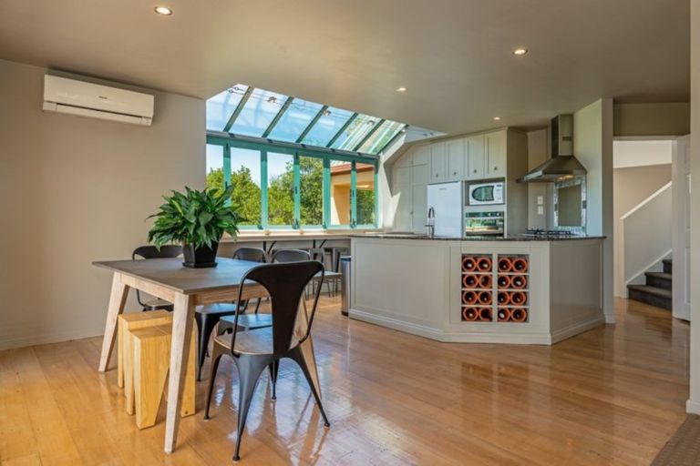 Photo of property in 64 Clifton Terrace, Fitzherbert, Palmerston North, 4410