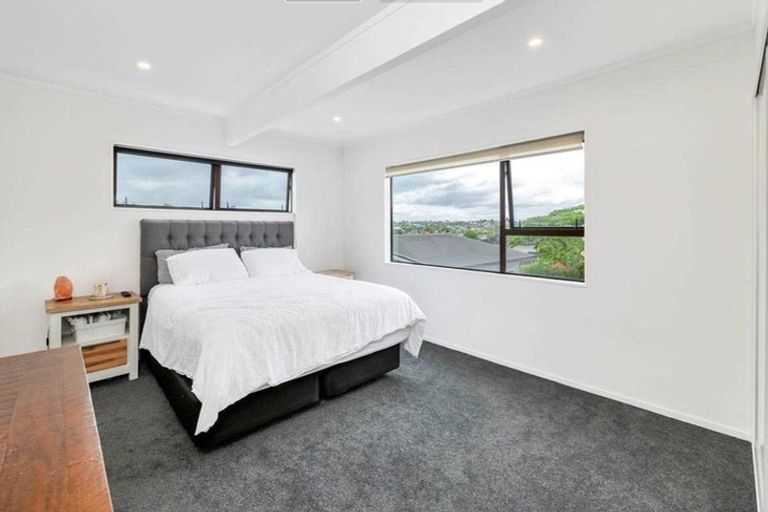 Photo of property in 1 Tiri View Place, Waiake, Auckland, 0630