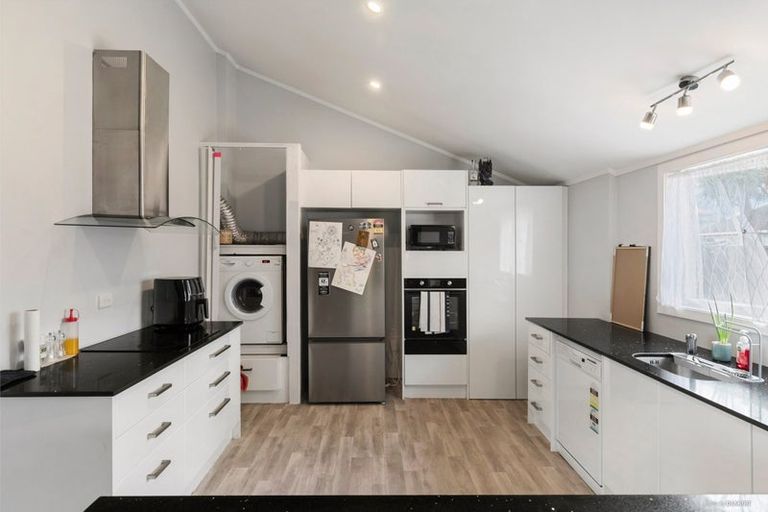 Photo of property in 11 Elm Street, Waiuku, 2123