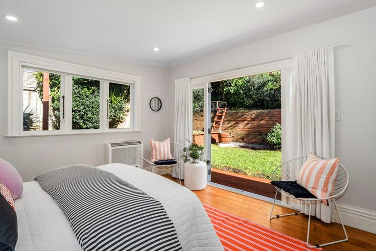 Photo of property in 9 Ranfurly Terrace, Mount Cook, Wellington, 6021