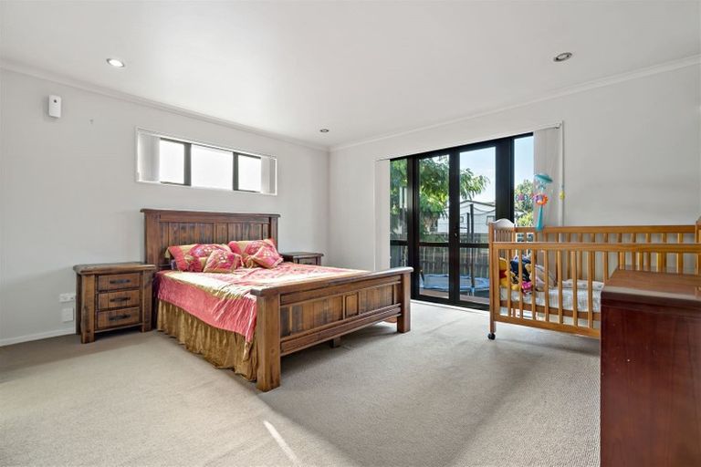 Photo of property in 28a Manuroa Road, Takanini, 2112