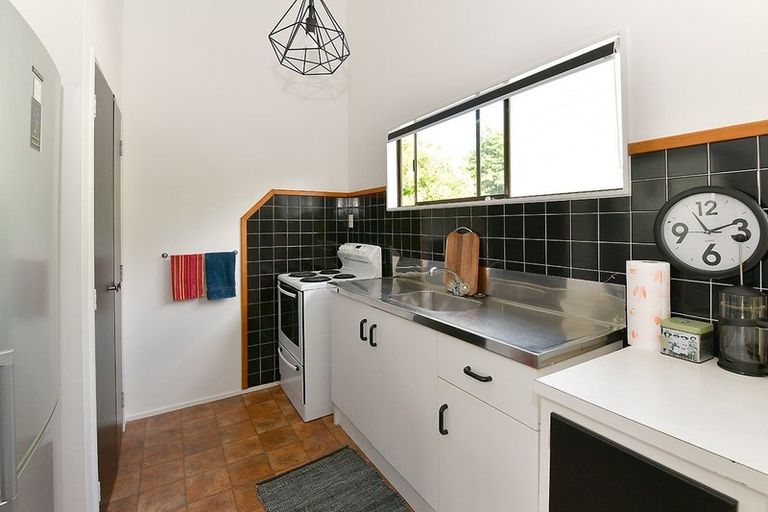 Photo of property in 1/30 Glenvar Road, Torbay, Auckland, 0630