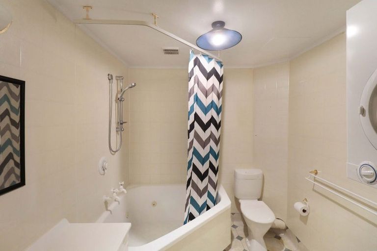 Photo of property in Mansfield Towers, 1 Grant Road, Thorndon, Wellington, 6011