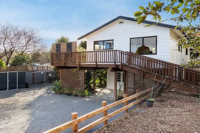 Photo of property in 27 Puriri Road, Waikanae, 5036