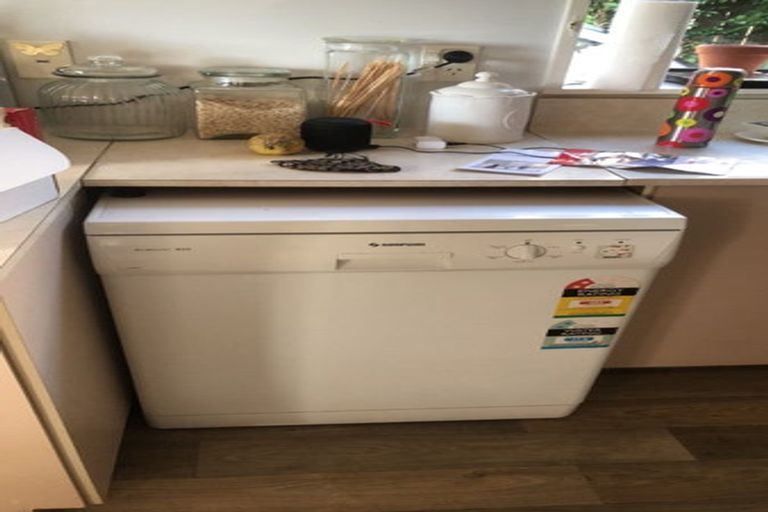 Photo of property in 1/8 Marsh Avenue, Forrest Hill, Auckland, 0620