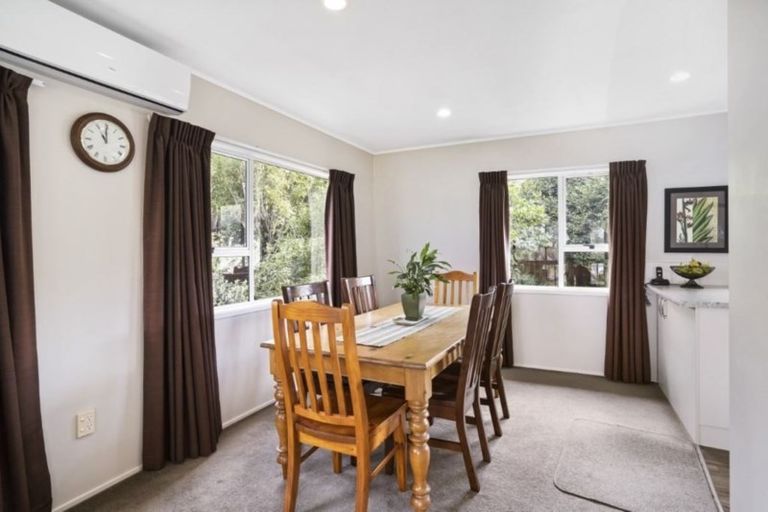Photo of property in 1/56 Knightsbridge Drive, Forrest Hill, Auckland, 0620