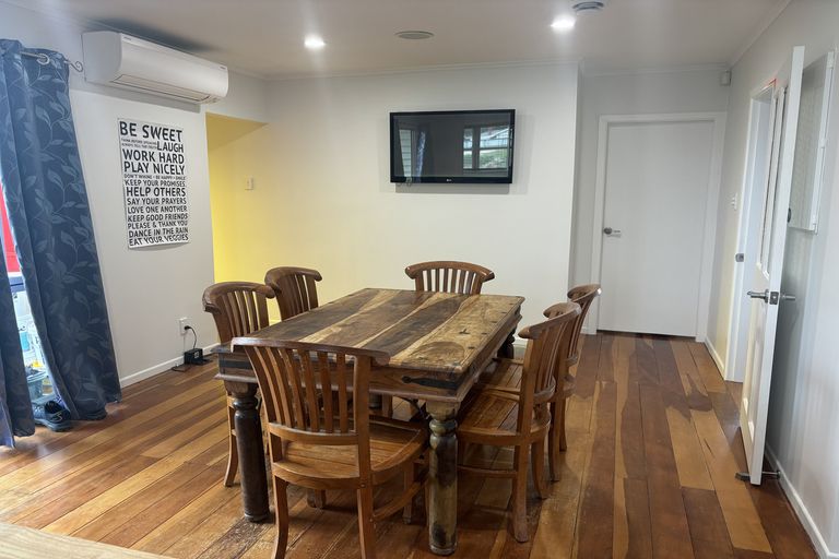 Photo of property in 26 Waione Avenue, Te Atatu Peninsula, Auckland, 0610