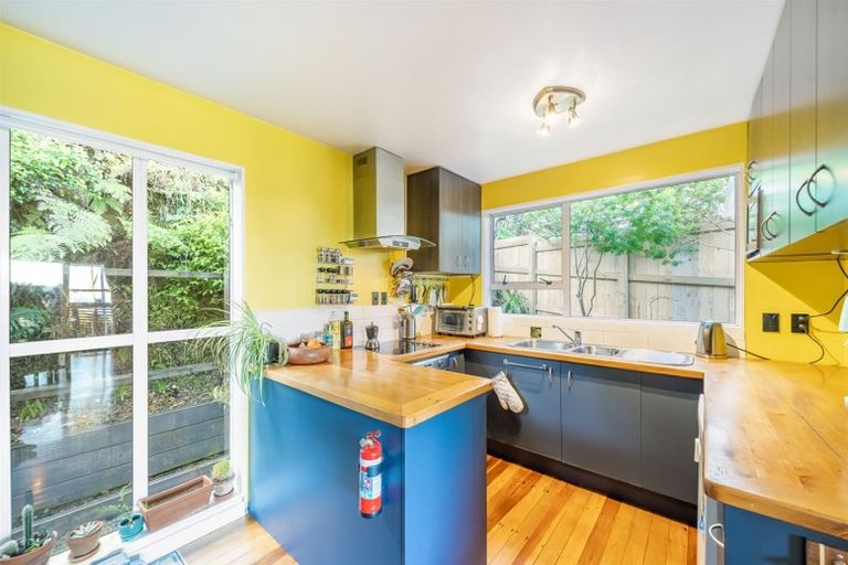 Photo of property in 40 Akatea Road, Korokoro, Lower Hutt, 5012