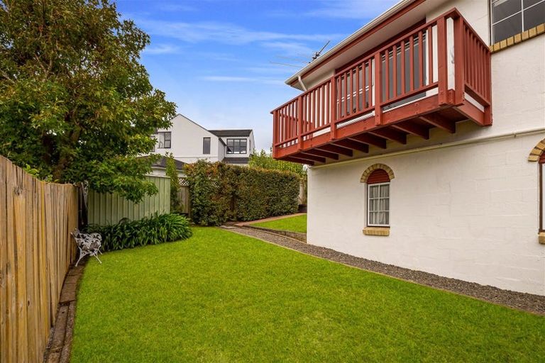 Photo of property in 4/26a Sunnynook Road, Sunnynook, Auckland, 0620