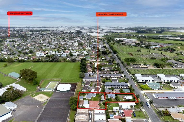 Photo of property in 70 Mckenzie Road, Mangere Bridge, Auckland, 2022