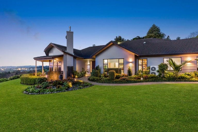 Photo of property in 39 Harry Dreadon Road, Opaheke, Papakura, 2584