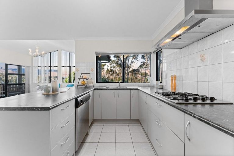 Photo of property in 64 San Valentino Drive, Henderson, Auckland, 0612