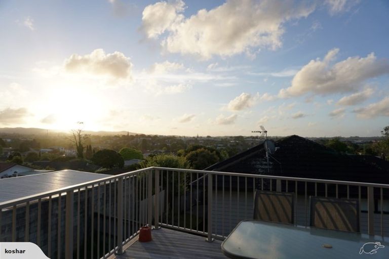 Photo of property in 27a Kirrie Avenue, Te Atatu South, Auckland, 0610