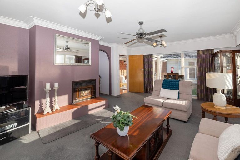 Photo of property in 6 Fowey Avenue, Te Atatu South, Auckland, 0610