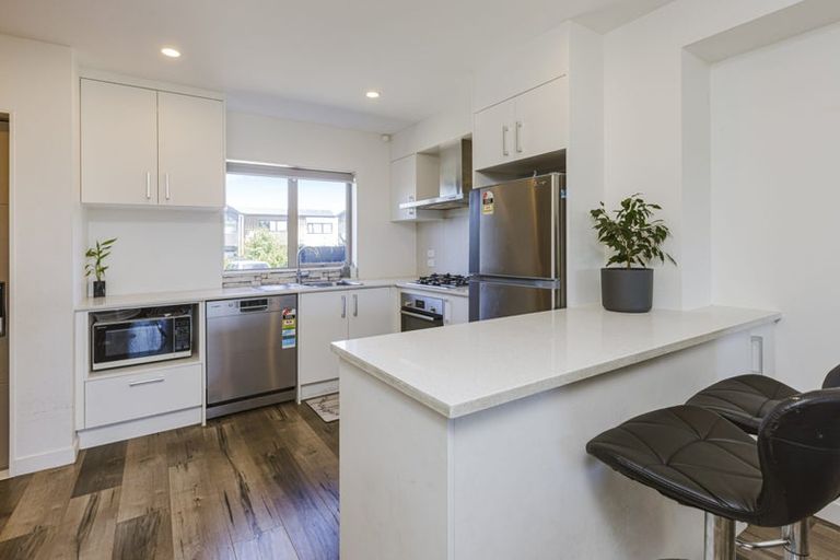 Photo of property in 152 Battalion Drive, Papakura, 2110