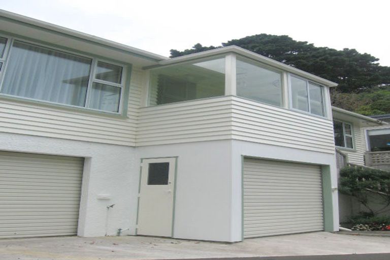 Photo of property in 135 Houghton Bay Road, Houghton Bay, Wellington, 6023