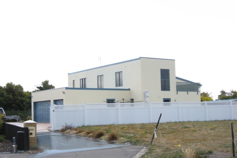 Photo of property in 18 Belgrove Place, Parklands, Christchurch, 8083