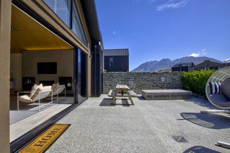 Photo of property in 8 Soudley Court, Jacks Point, Queenstown, 9371
