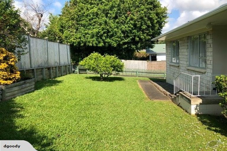Photo of property in 2/79 Moore Street, Hillcrest, Auckland, 0627