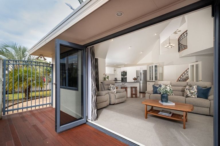 Photo of property in 5 Kahala Place, West Harbour, Auckland, 0618