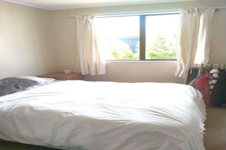 Photo of property in 42 Hassan Drive, Massey, Auckland, 0614